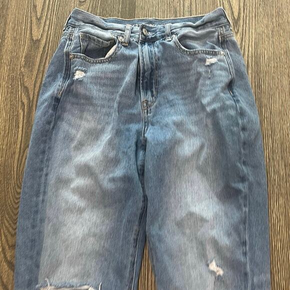 American Eagle Mom Jeans High Rise Distressed Denim Medium Wash Blue Size 6 - Picture 3 of 12